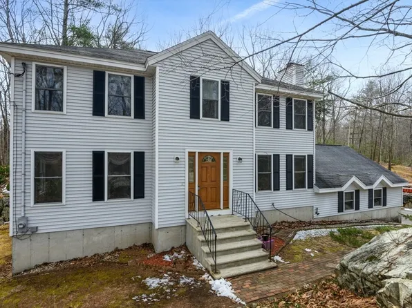 2 Mulberry St, Groveland, MA 01834