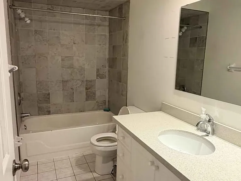 35 E View Green Cres #G — Photo 14