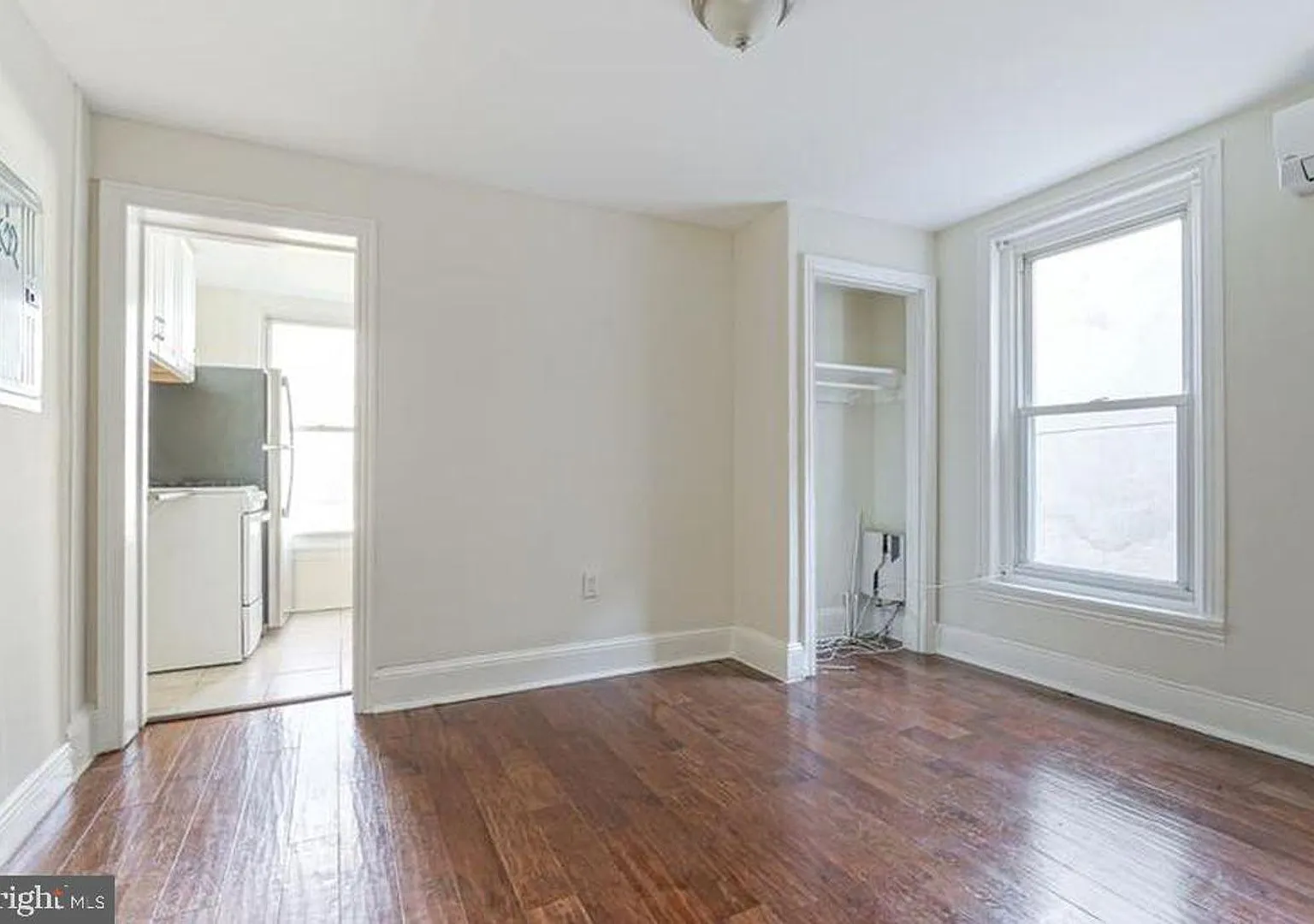 Beautiful studio in a great Manayunk location — Photo 1