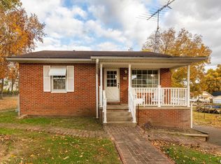 2010 1st St, Eldorado, IL 62930