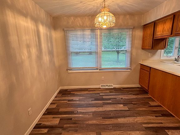 3rd image of 5780 Lamplighter Ln