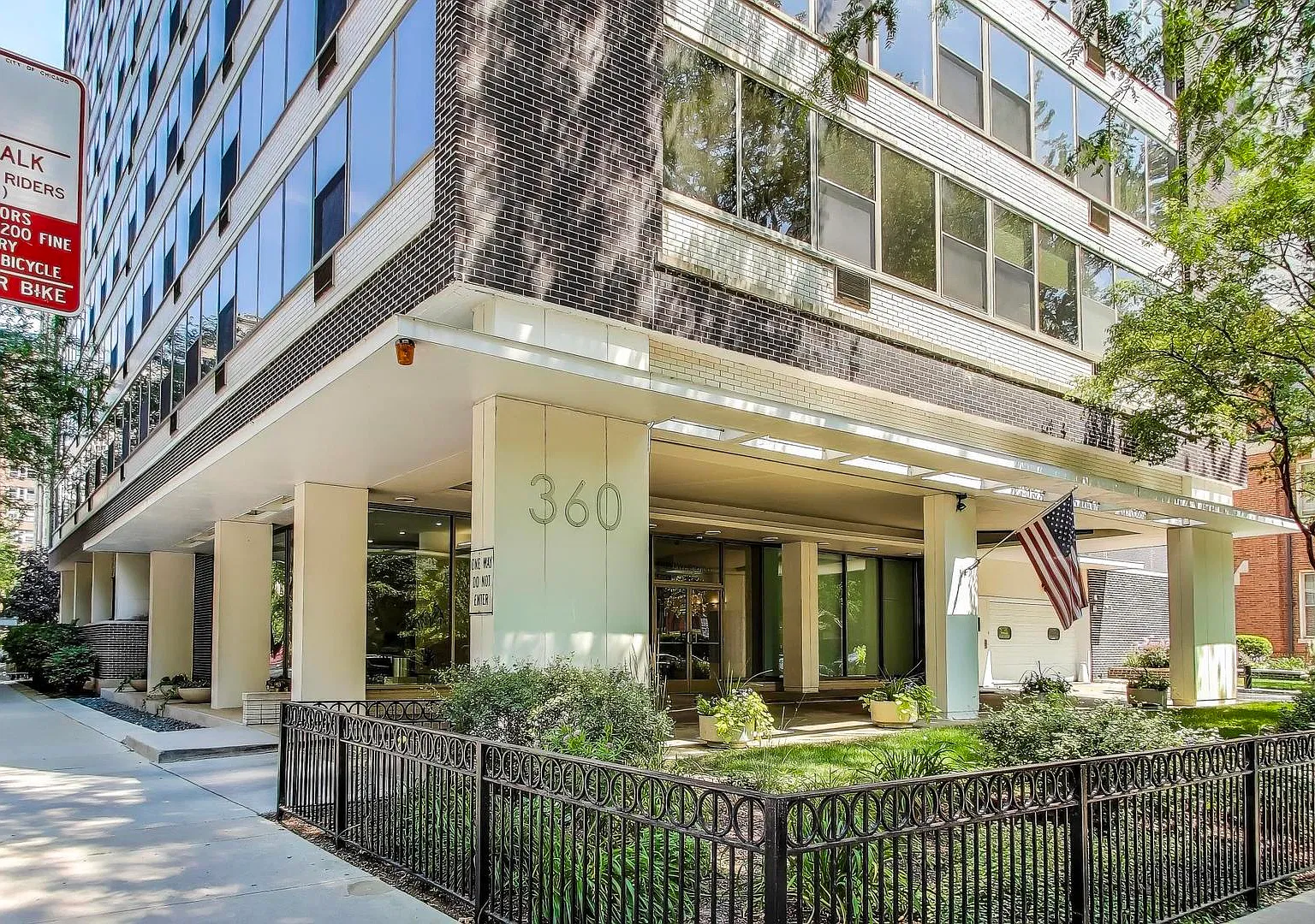 1 bed, 898 sqft, $3,000 — Photo 2