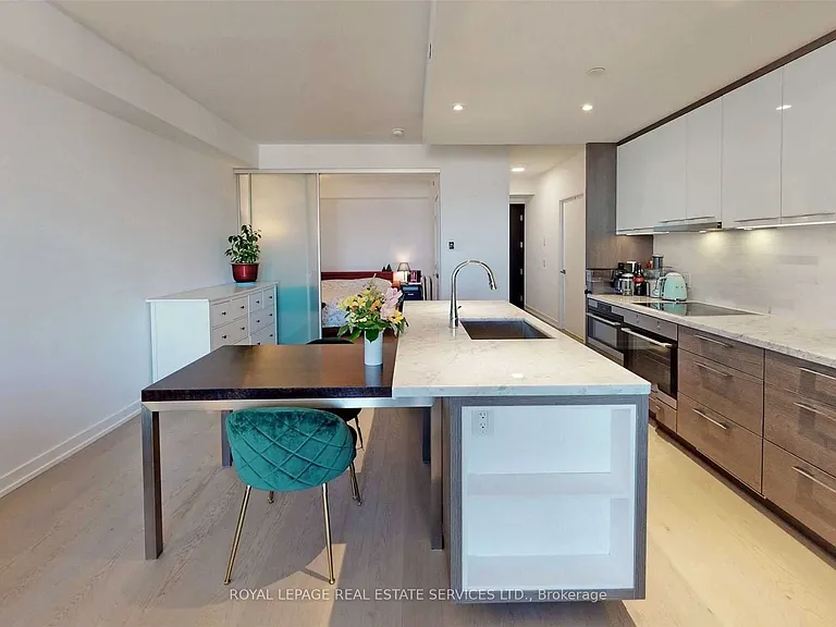 488 University Ave #2703 — Photo 6