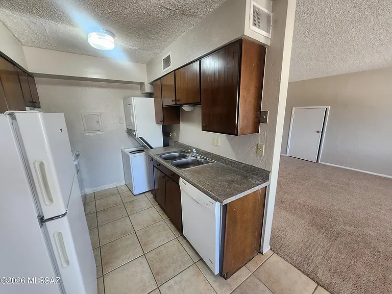 810 S Kolb Rd #3 — Photo 7