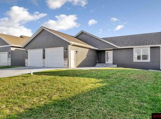 217 Wickfield Dr, Mankato, MN 56001