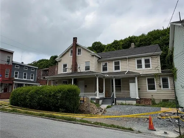 29 E Nescopec St, Whitehall, PA 18052