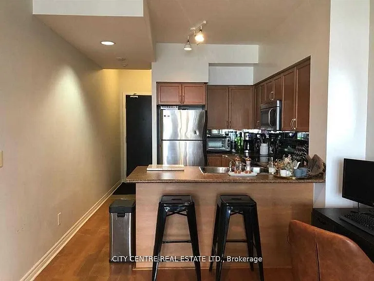 388 Prince Of Wales Dr #1907 — Photo 4