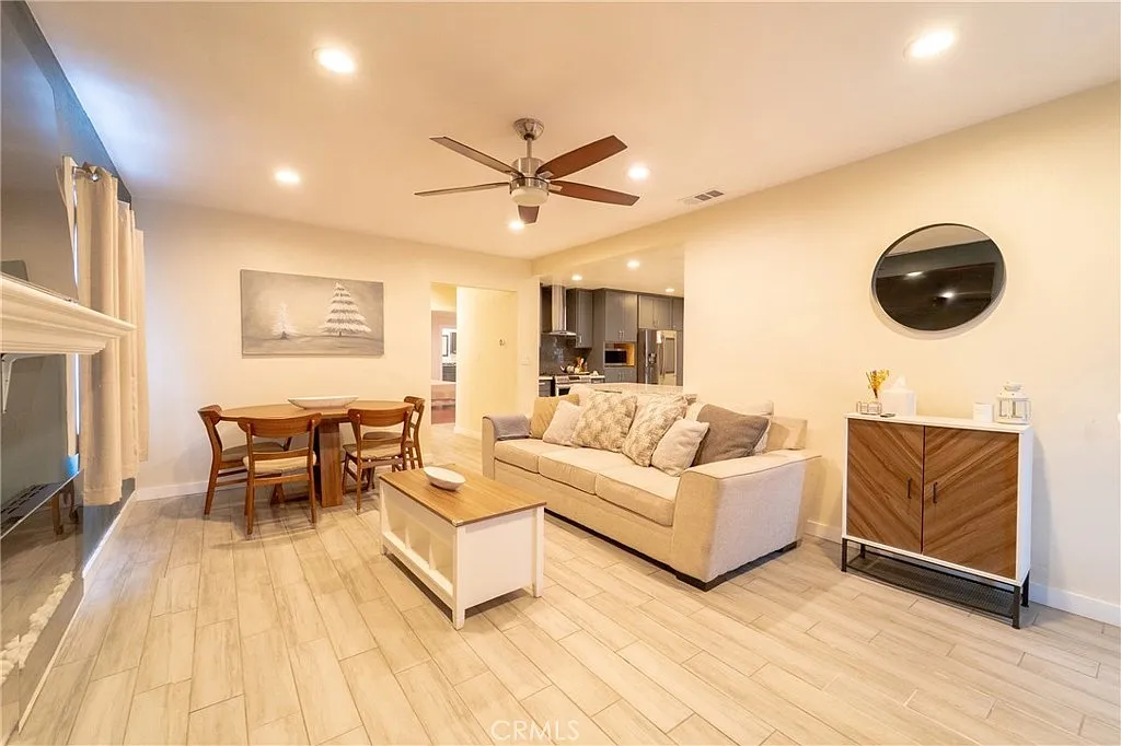 2 bed, 1391 sqft, $3,800 — Photo 2