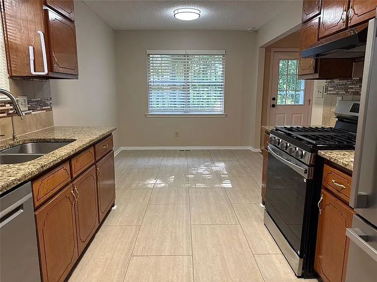 217 Briarpatch Ct — Photo 9