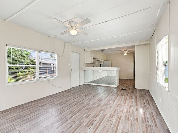3rd image of 7205 Commons Blvd