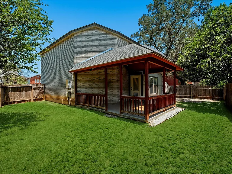 2410 Cedar Trce — Photo 17