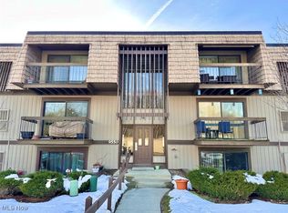 9550 Cove Dr UNIT D20, North Royalton, OH 44133