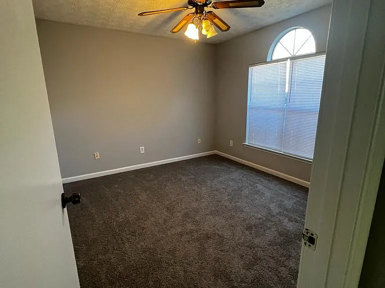 1223 Avery Dr — Photo 7