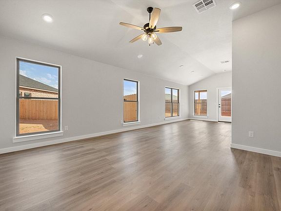 3rd image of 2919 Cottonwood Ave