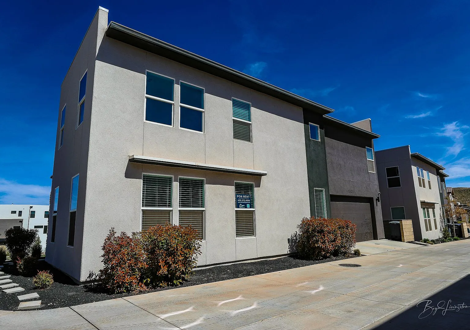 Available Sept 10! .2 bed, 2.5 bath, 2 car garage home for rent in Desert Color — Photo 4