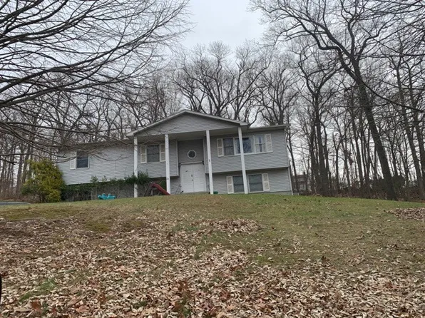 1 Kile Ct, Airmont, NY 10952