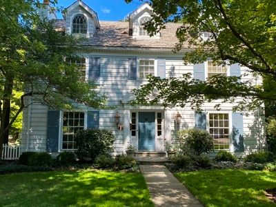 502 E Prospect Ave, Lake Bluff, IL, 60044