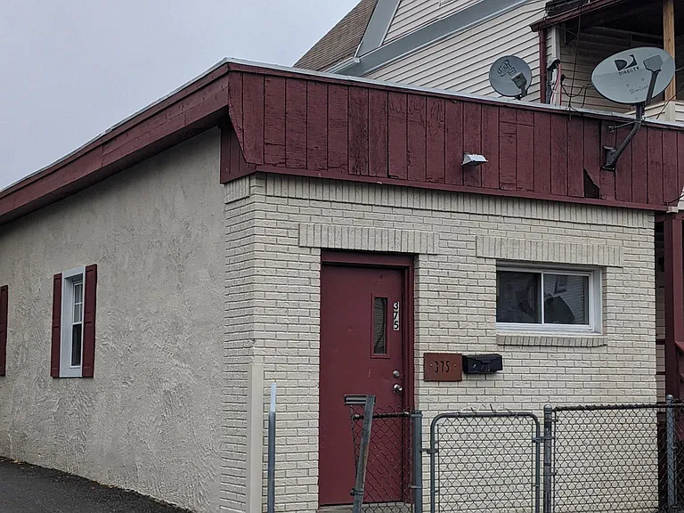 375 Berkshire Ave — Photo 1
