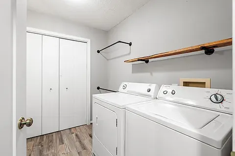1065 Barney St — Photo 39