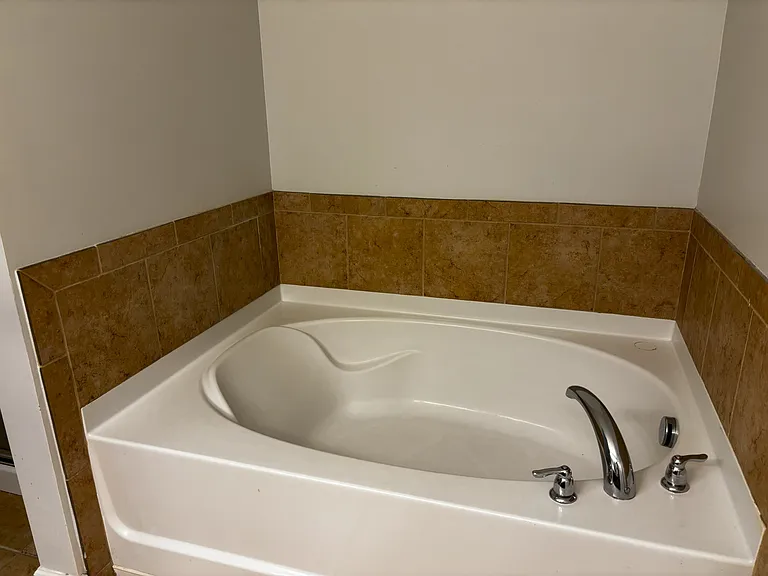 5600 Moresby Ct — Photo 30