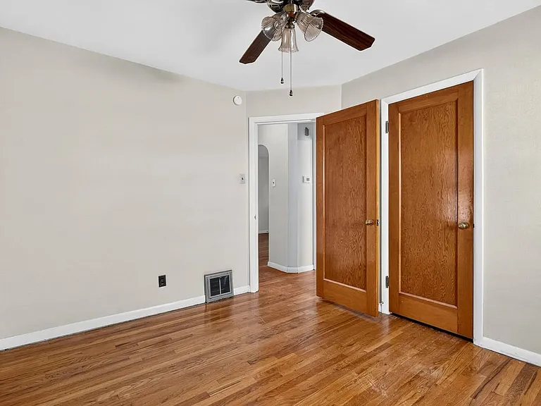 9826 Ravensbrook Dr — Photo 22