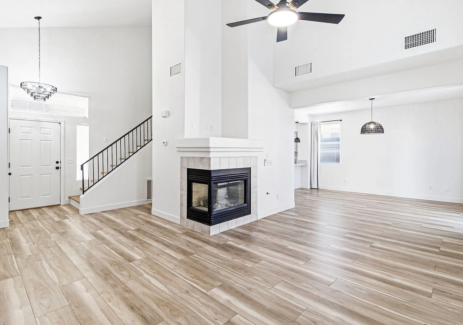 Charming Henderson Home on a Corner Cul-de-Sac Lot — Photo 2
