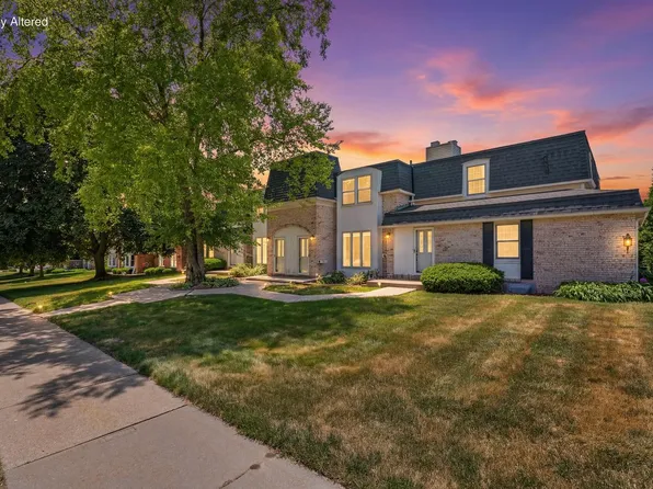 2005 Chateau COURT, Grafton, WI 53024