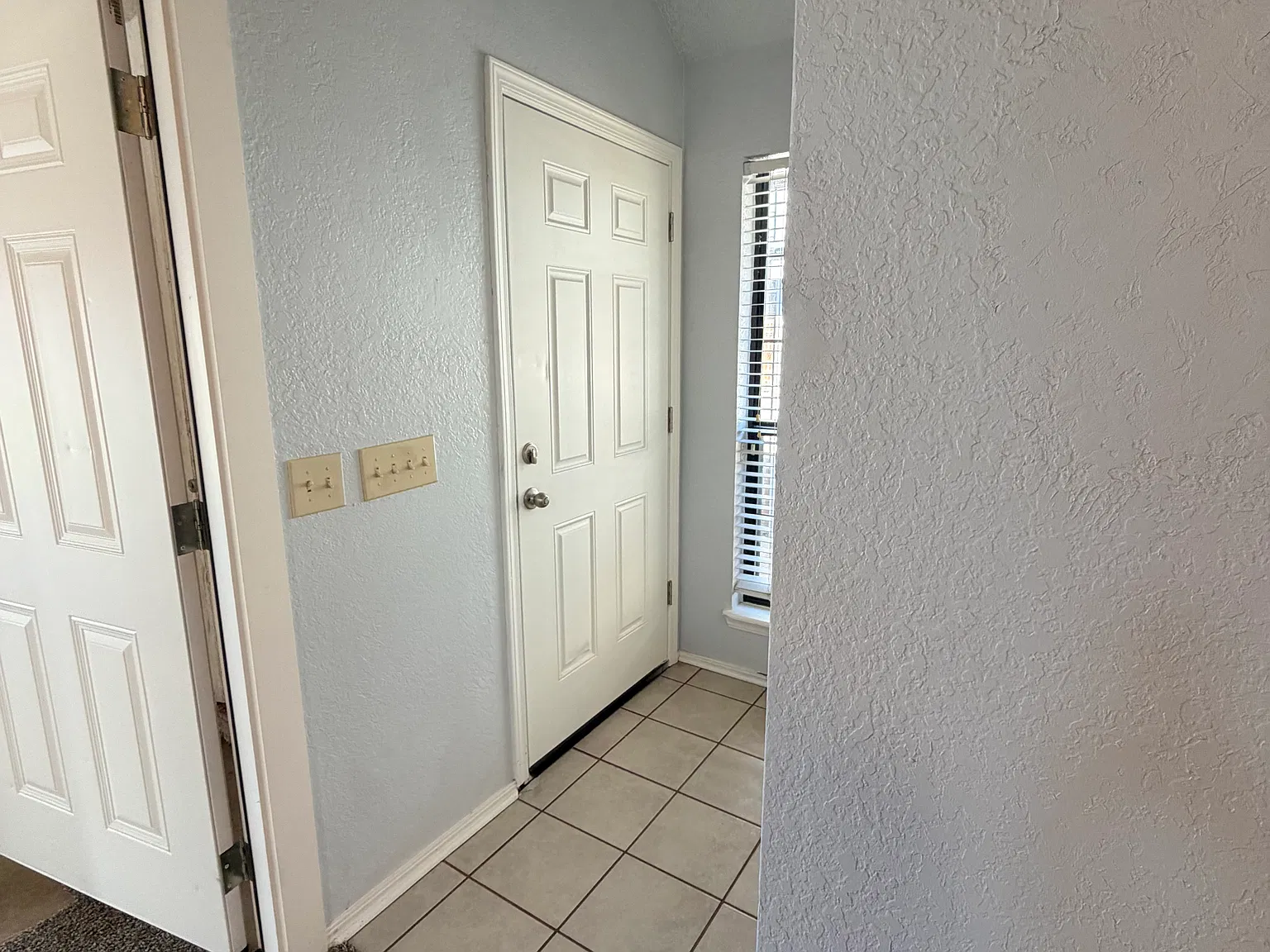 2 bed, 984 sqft, $1,395 — Photo 2