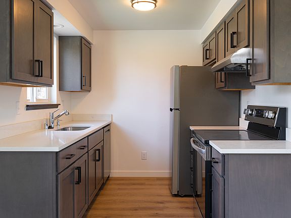 3rd image of 512 E Longfellow Ave #512