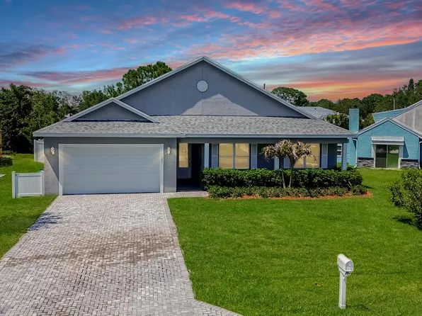 1201 SE Mendavia Avenue, Port St Lucie, FL 34952