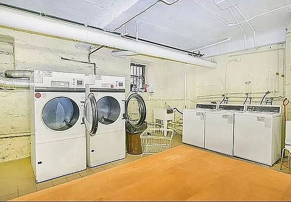 4th image of 583 W 215th St #4AA