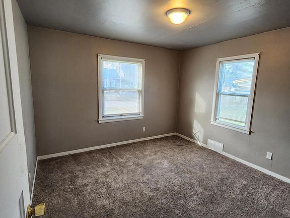 4th image of 1039 Hurd Ave
