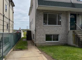 71 Starbuck St, Staten Island, NY 10304