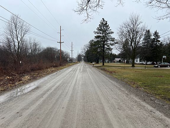 4th image of 4056 Field Rd
