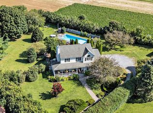 97 Grant Dr, Riverhead, NY 11901