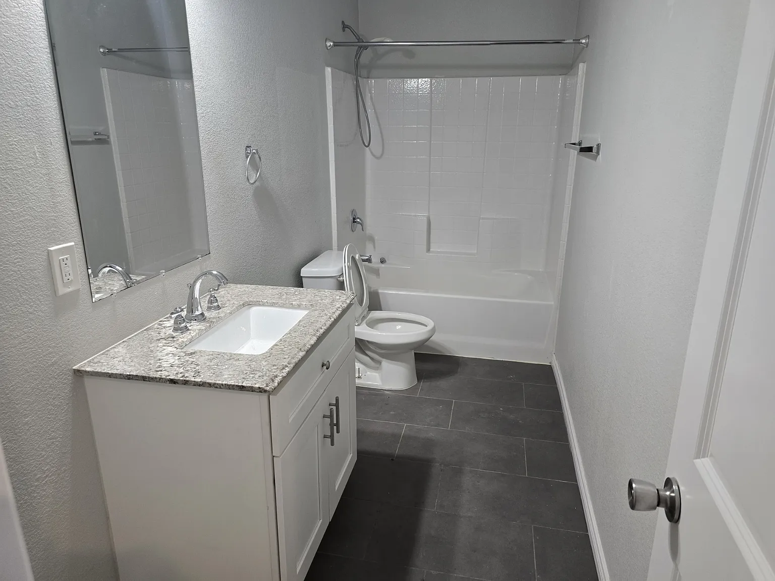 3/2/1 Duplex in Princeton! — Photo 3