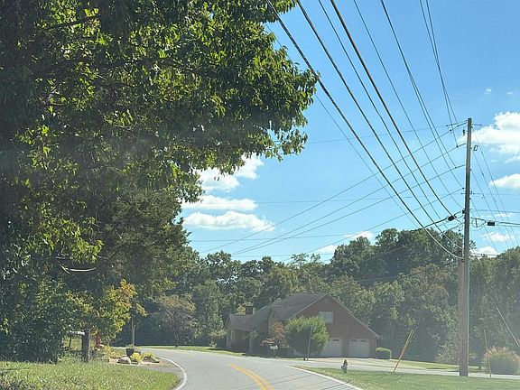 5th image of 533 Hales Chapel Rd