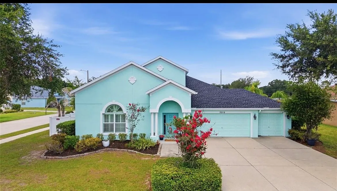 3 bed, 2012 sqft, $2,700 — Photo 1