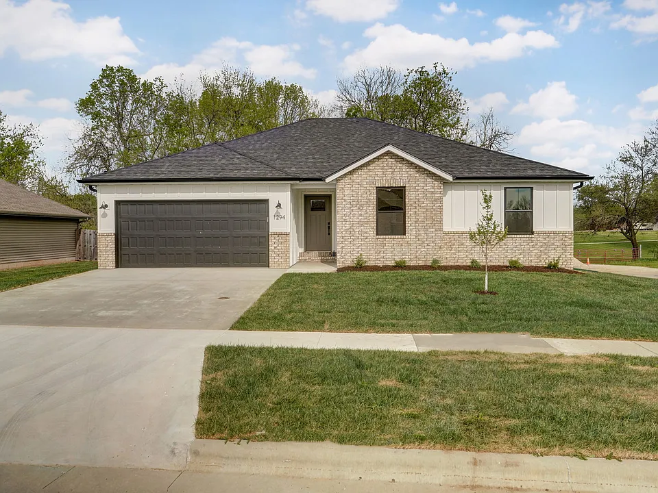 1294 S Tanner Dr