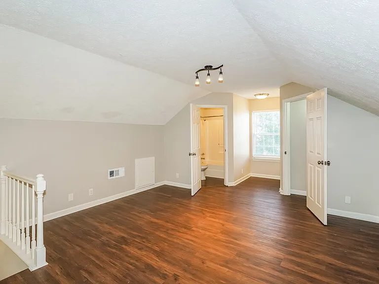 1502 Cedardale Rd — Photo 9