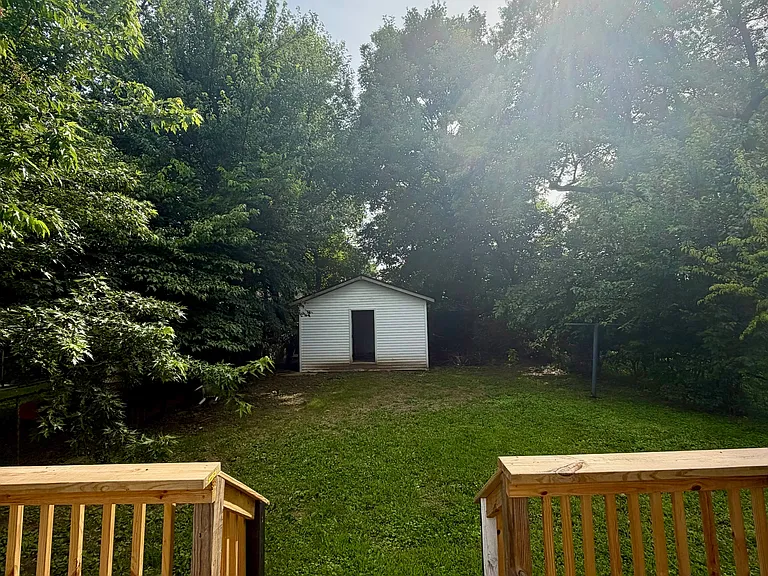 1610 Phyllis Ave — Photo 2