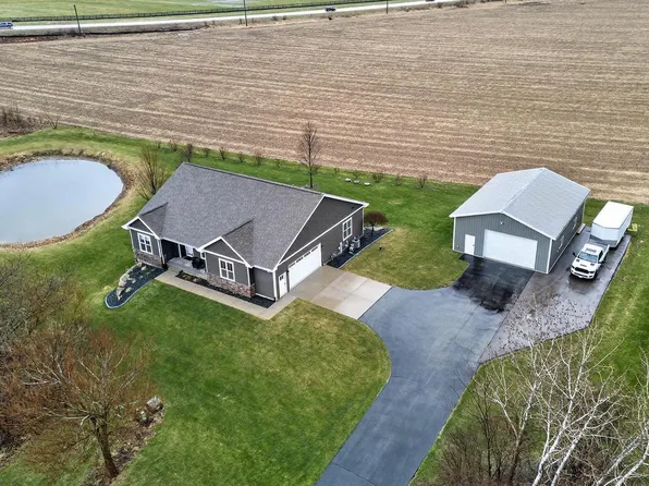 1823 South Brooklyn Drive, Stoughton, WI 53589