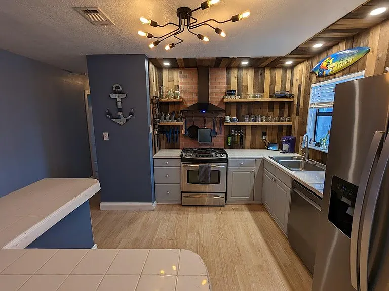 Open concept kitchen great for entertaining