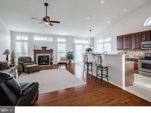 106 Hearthstone Dr, Berlin, NJ 08009