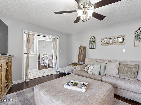 5th image of 408 Beechwood St