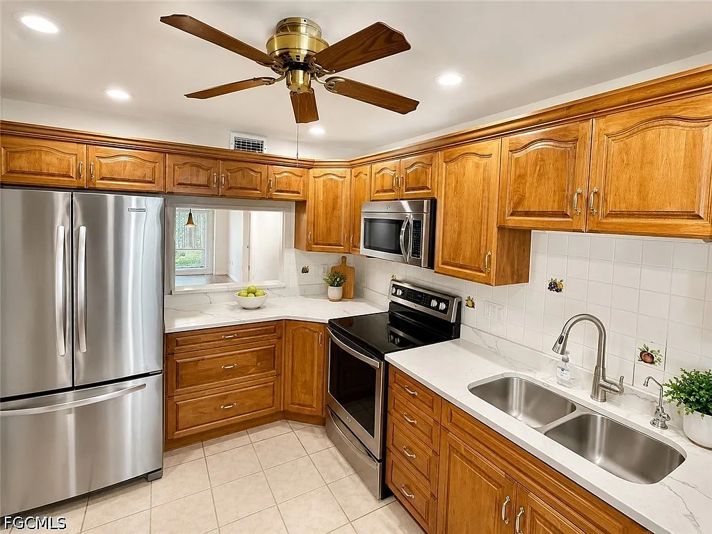 2 bed, 2.0 bath, 1027 sqft, $1,650 — Photo 4