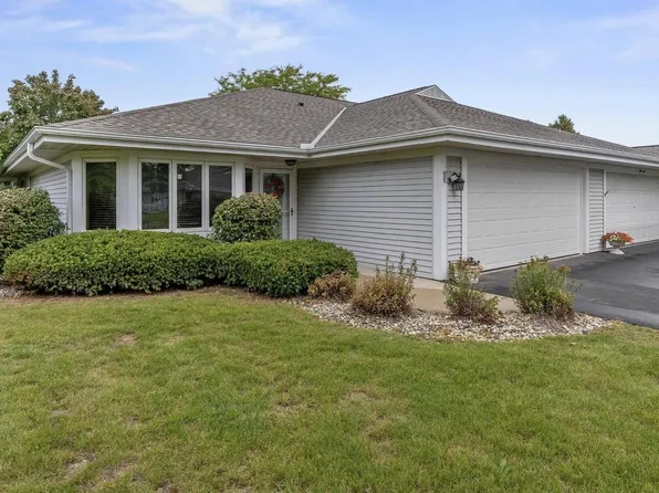 7312 West Mequon Square DRIVE, Mequon, WI 53092