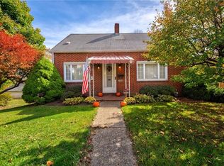 348 E Pike St, Houston, PA 15342