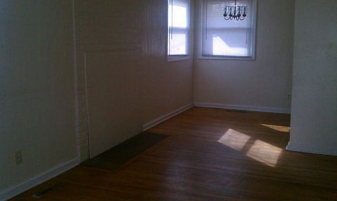 700 Wilbrown Cir livingroom_04102013