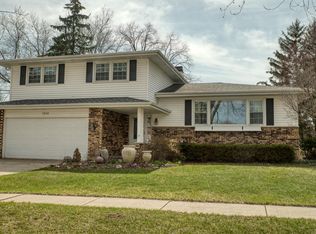 1200 Ridgeway Dr, Elgin, IL 60123